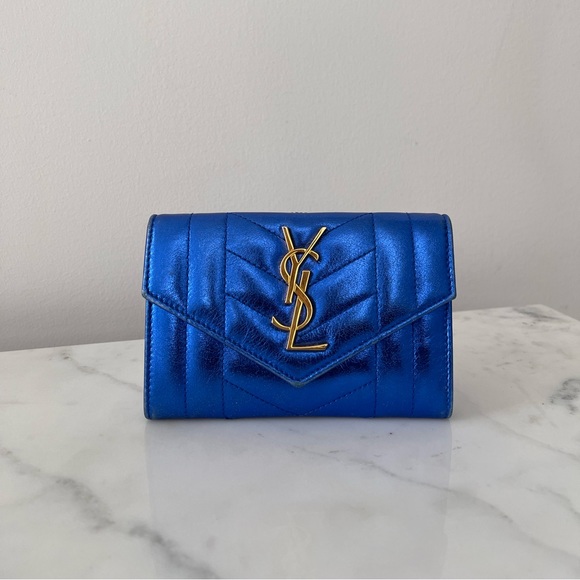 SOLD 💙Cool metallic blue quilted envelope card wallet💙 - Picture 4 of 12